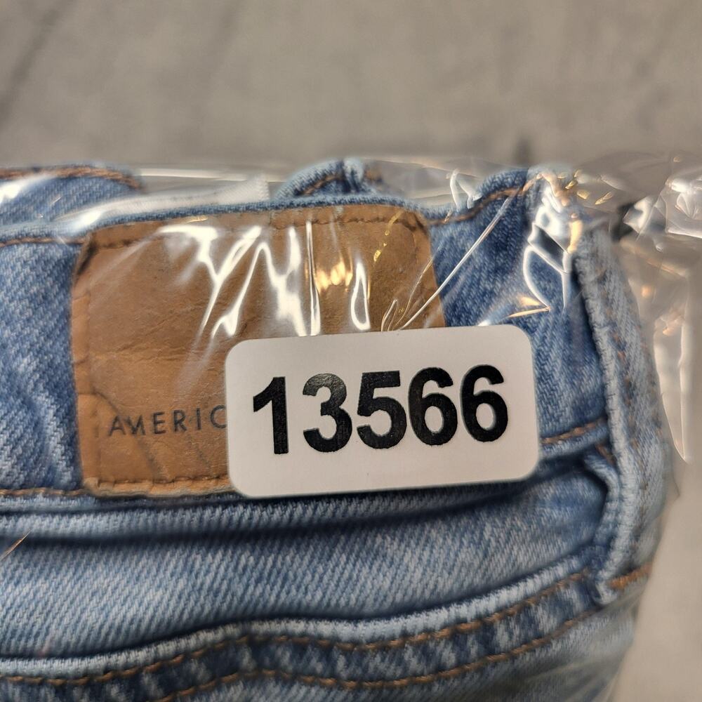 American Eagle Outfitters Jeans Womens 8 Blue Straight Stovepipe Light Wash - Picture 14 of 14